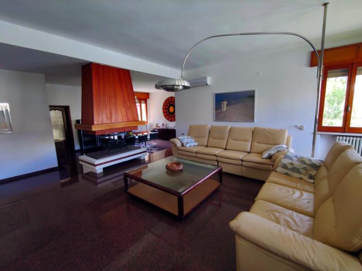 Image No.8-5 Bed Villa / Detached for sale