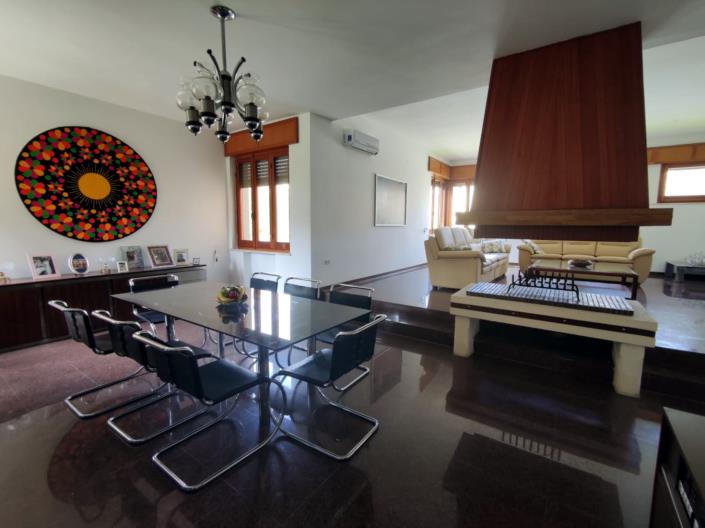 Image No.9-5 Bed Villa / Detached for sale