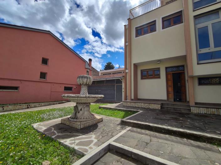 Image No.5-5 Bed Villa / Detached for sale