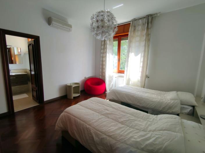 Image No.25-5 Bed Villa / Detached for sale