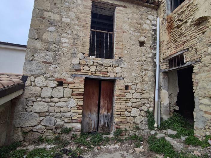 Image No.9-2 Bed Country House for sale