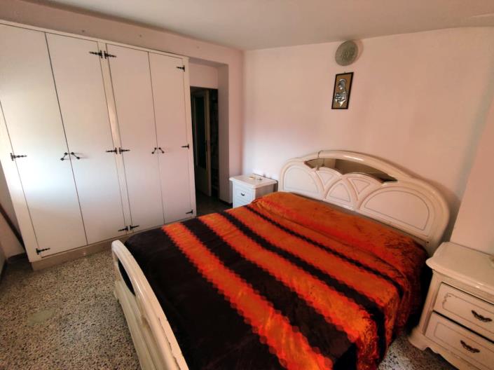 Image No.12-3 Bed House for sale