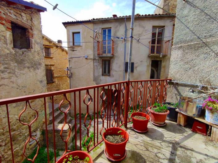 Image No.8-2 Bed House for sale