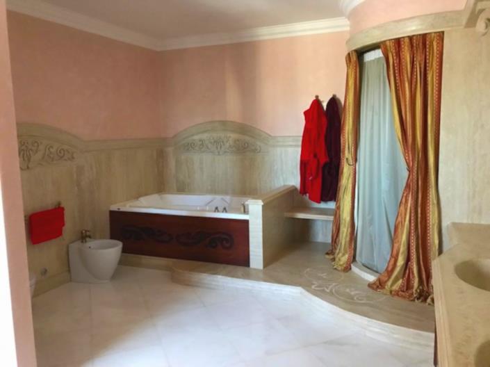 Image No.26-5 Bed Villa for sale