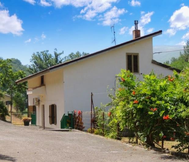 Image No.1-3 Bed Country House for sale