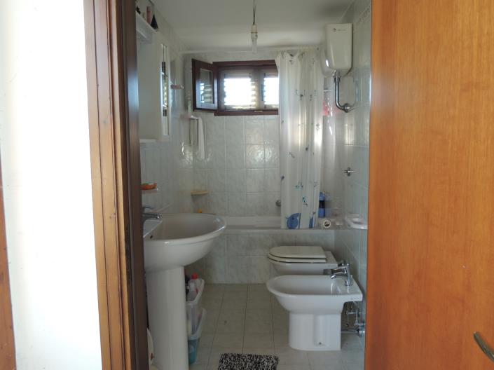 Image No.12-2 Bed House for sale