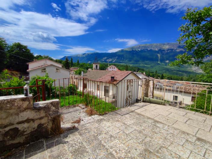 Image No.6-4 Bed House for sale