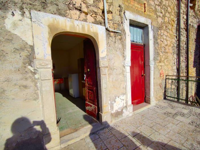 Image No.10-4 Bed House for sale