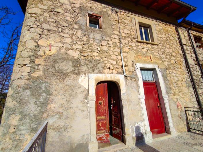 Image No.18-4 Bed House for sale