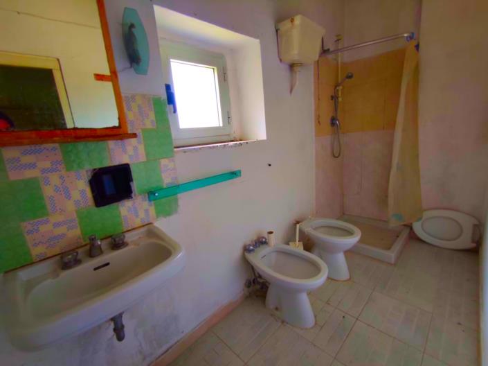 Image No.25-4 Bed House for sale