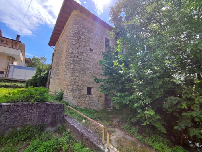 Image No.27-4 Bed House for sale