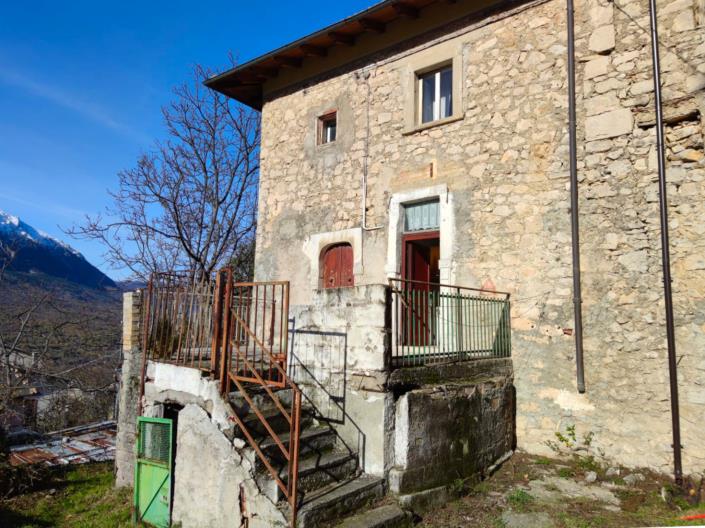 Image No.30-4 Bed House for sale