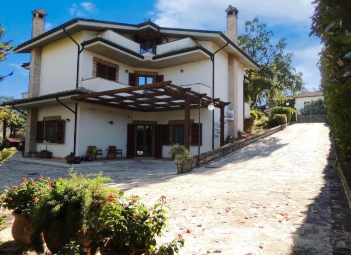 Image No.1-7 Bed Villa for sale