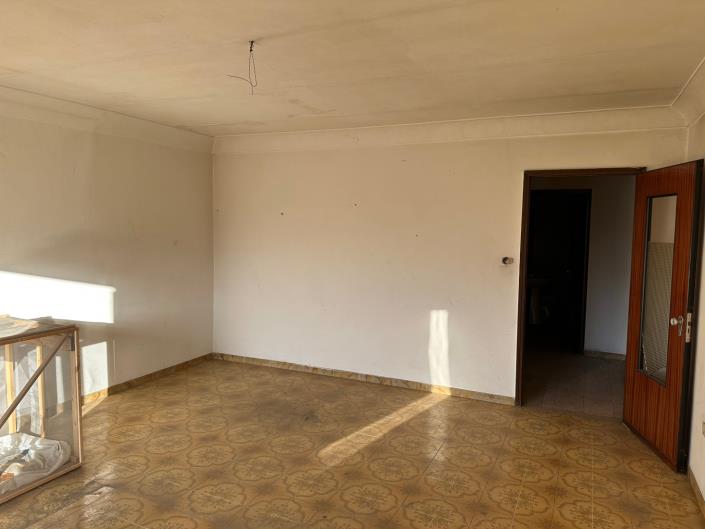 Image No.12-2 Bed Property for sale