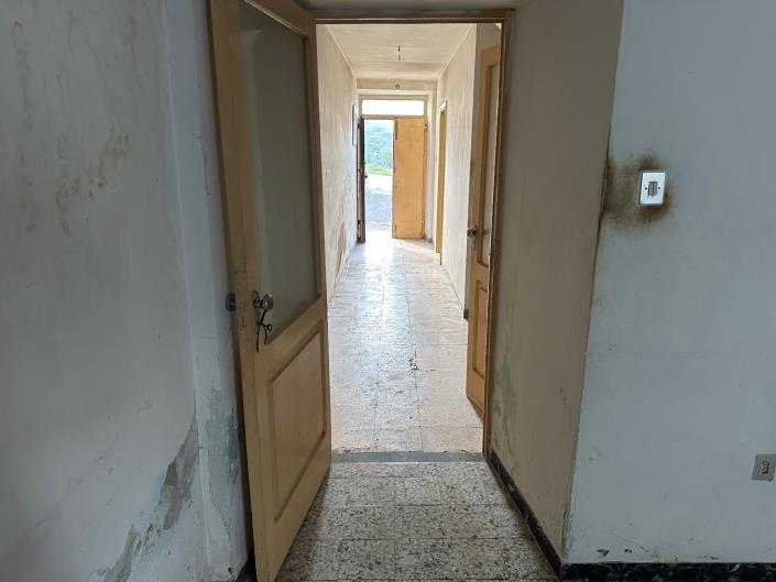 Image No.10-2 Bed Property for sale