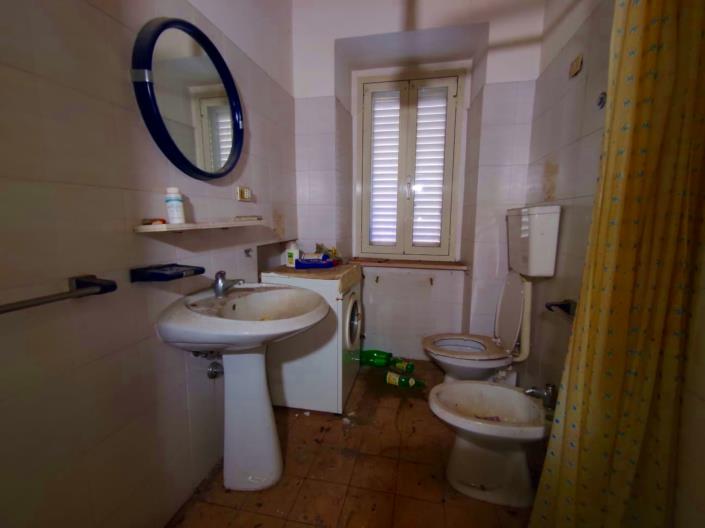 Image No.23-2 Bed Property for sale