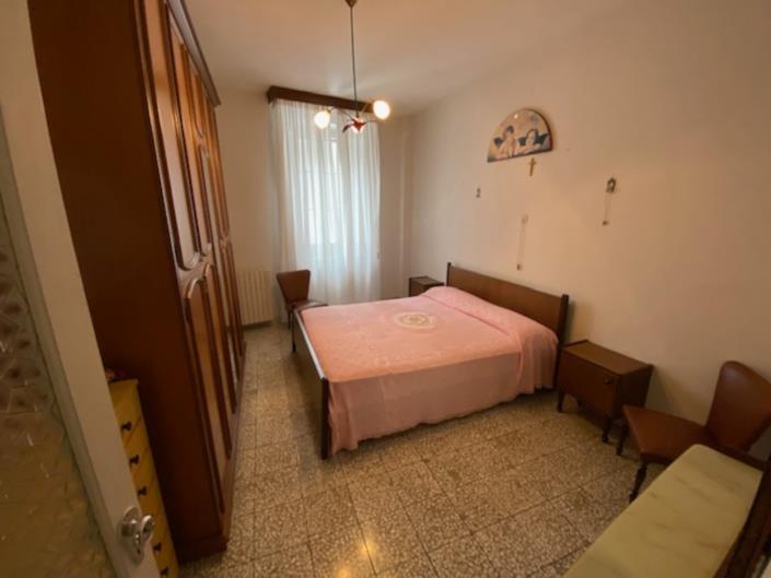 Image No.17-4 Bed Property for sale