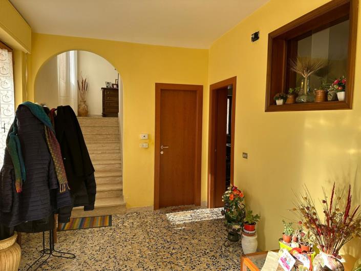 Image No.12-3 Bed Property for sale