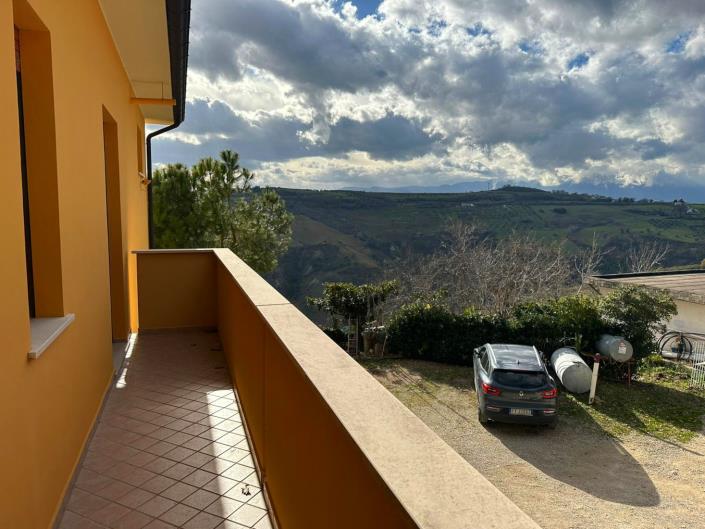 Image No.24-3 Bed Property for sale