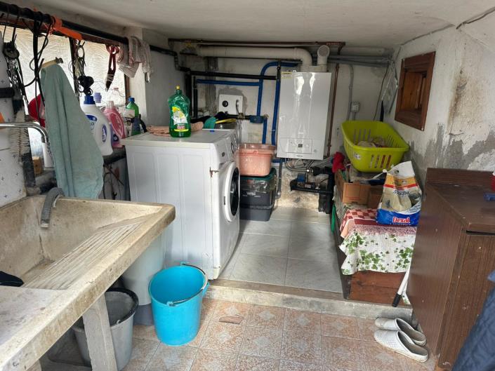 Image No.37-3 Bed Property for sale