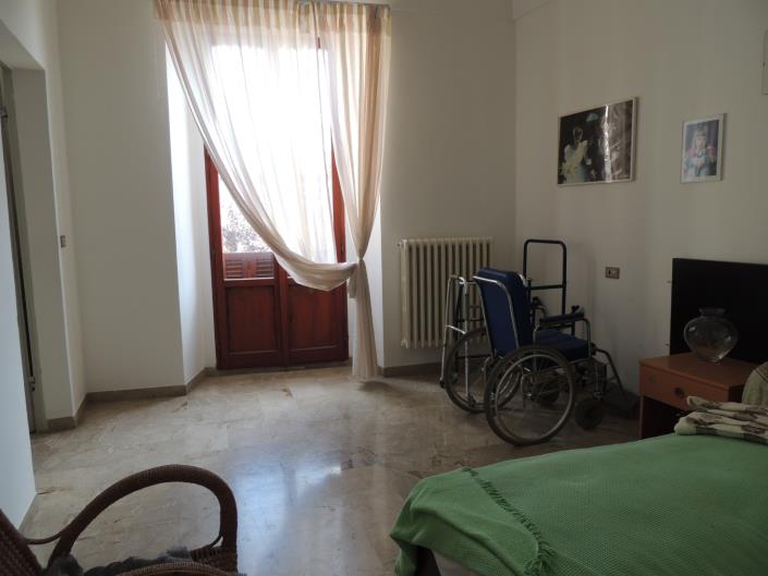 Image No.25-6 Bed House for sale