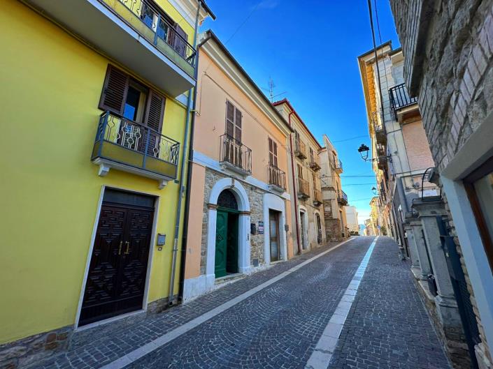 Image No.2-6 Bed House for sale