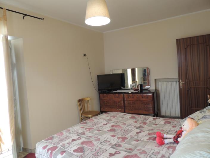 Image No.20-2 Bed Property for sale