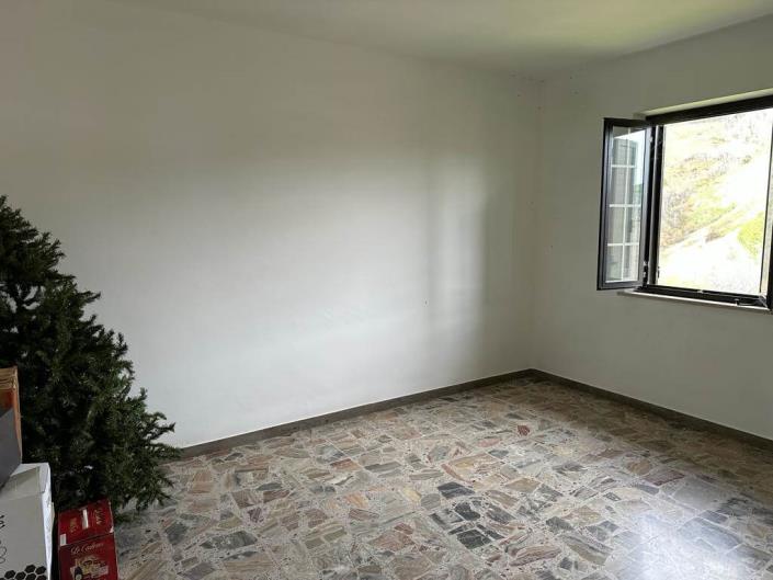 Image No.12-4 Bed Country House for sale