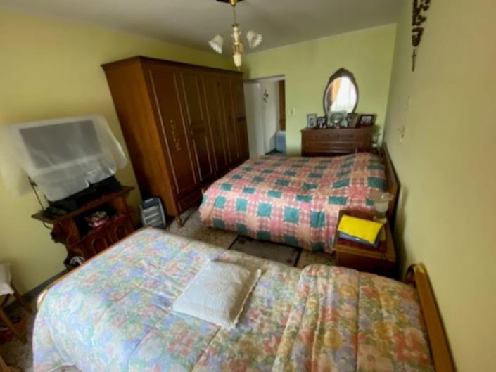 Image No.9-5 Bed Property for sale