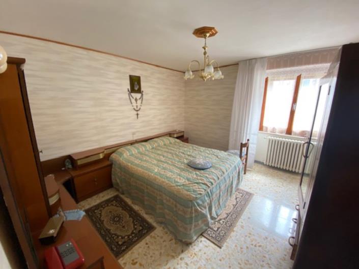 Image No.10-5 Bed Property for sale