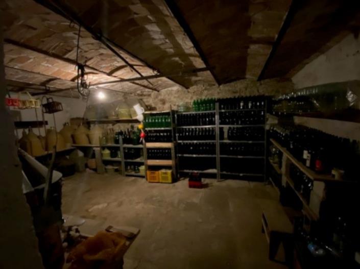 Image No.16-5 Bed Property for sale