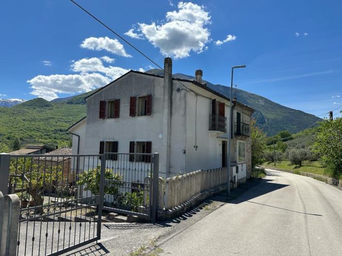 Image No.1-2 Bed House for sale
