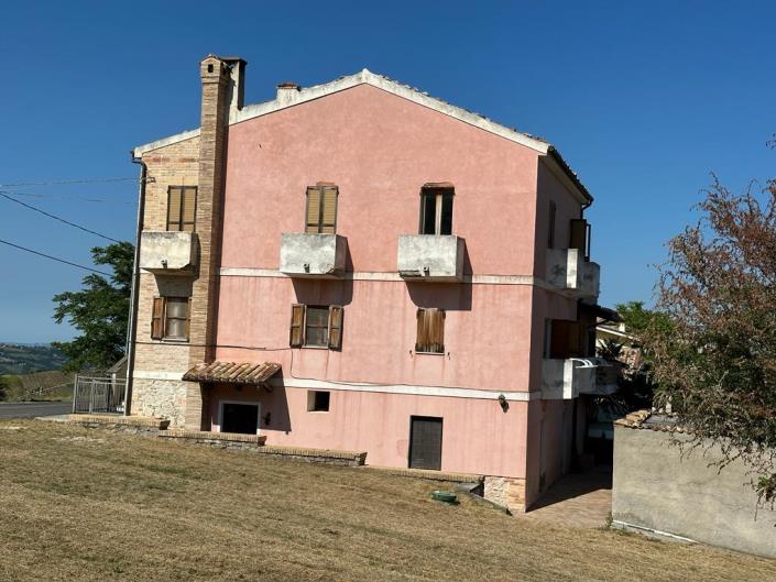 Image No.4-4 Bed Property for sale