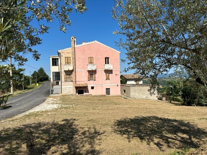 Image No.1-4 Bed Property for sale