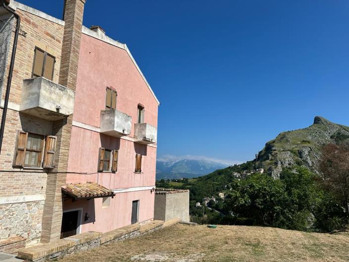 Image No.5-4 Bed Property for sale