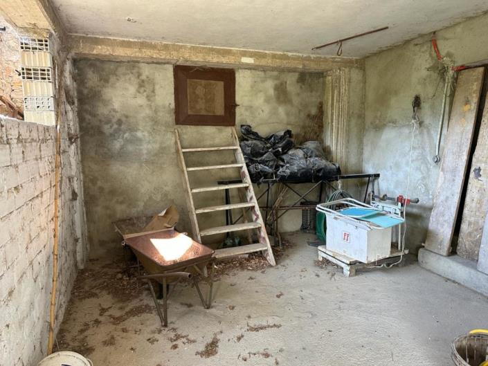 Image No.23-4 Bed Farmhouse for sale