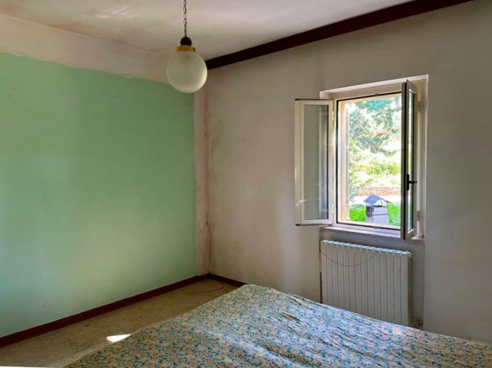 Image No.18-4 Bed Farmhouse for sale