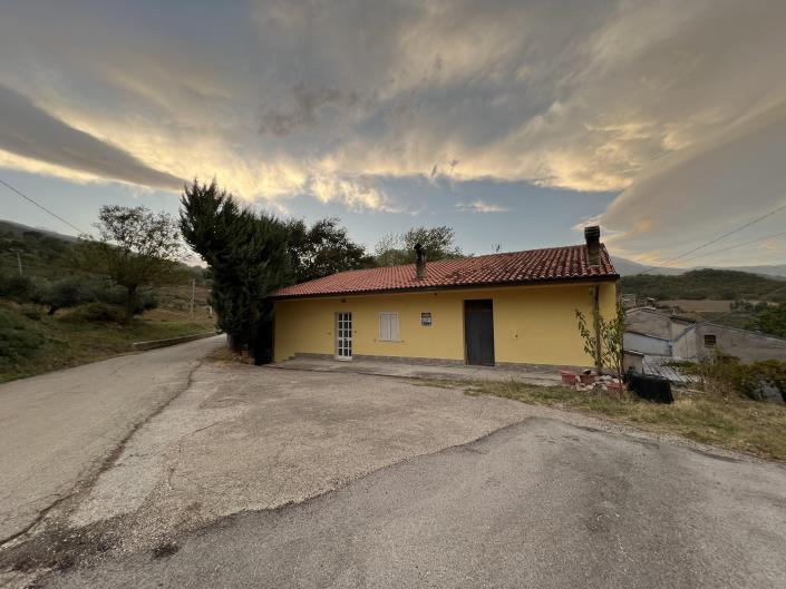 Image No.32-4 Bed Farmhouse for sale