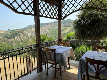 1 - Atri, Restaurant
