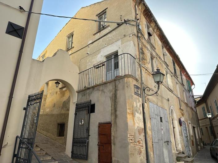 Image No.1-6 Bed House for sale