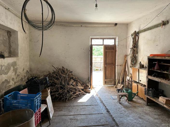 Image No.21-4 Bed House for sale