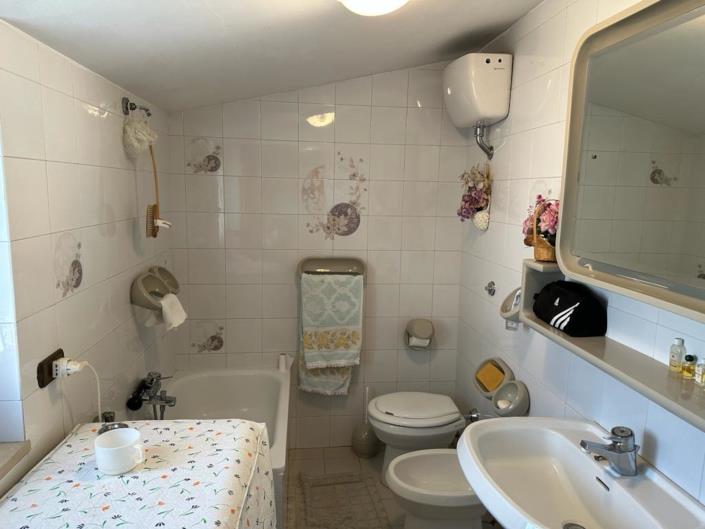 Image No.18-3 Bed House for sale