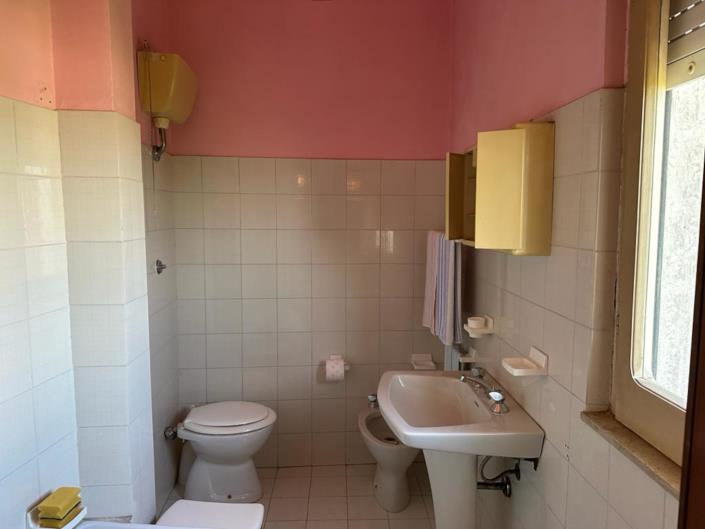 Image No.24-4 Bed Property for sale