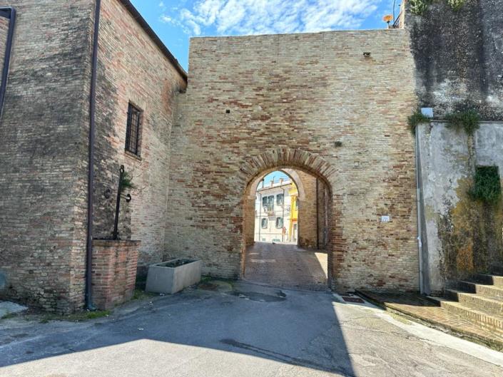 Image No.2-4 Bed Property for sale