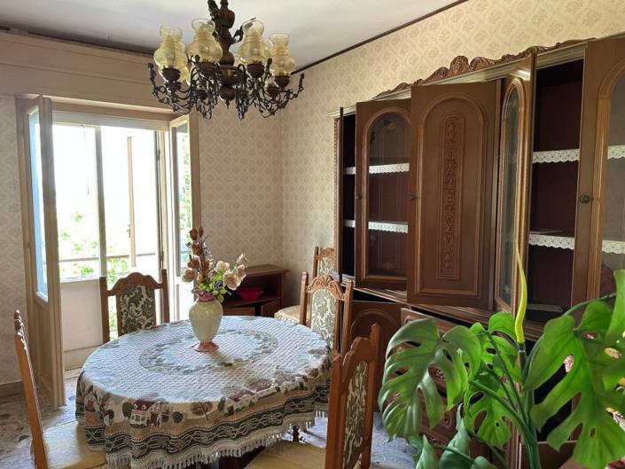 Image No.8-4 Bed Property for sale