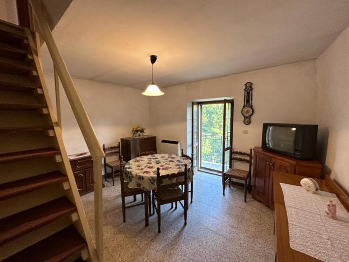 Image No.8-2 Bed House for sale