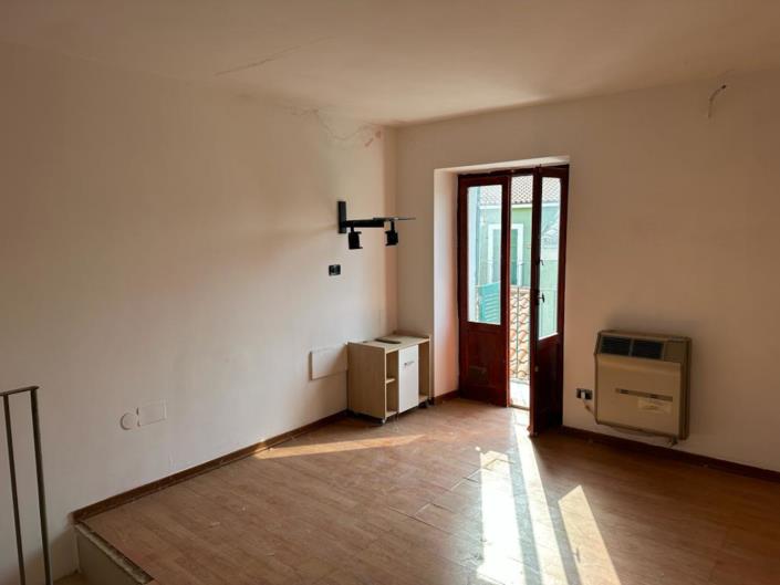 Image No.12-1 Bed House for sale