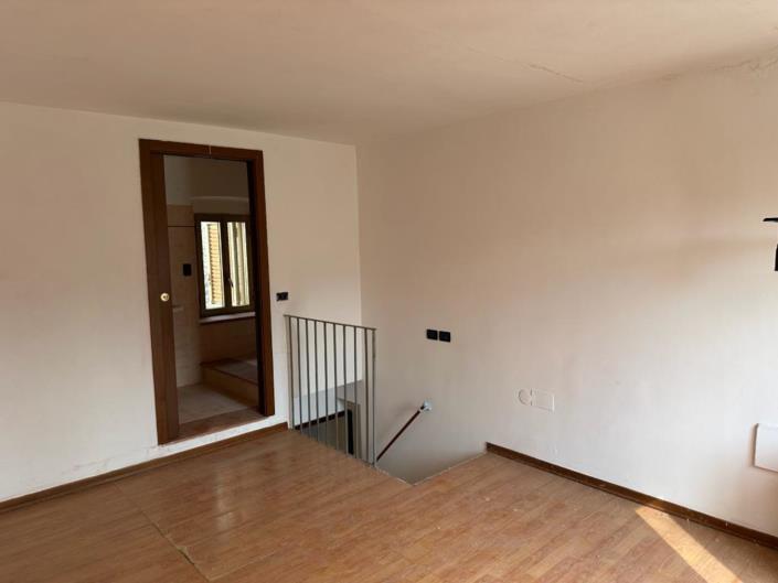 Image No.10-1 Bed House for sale