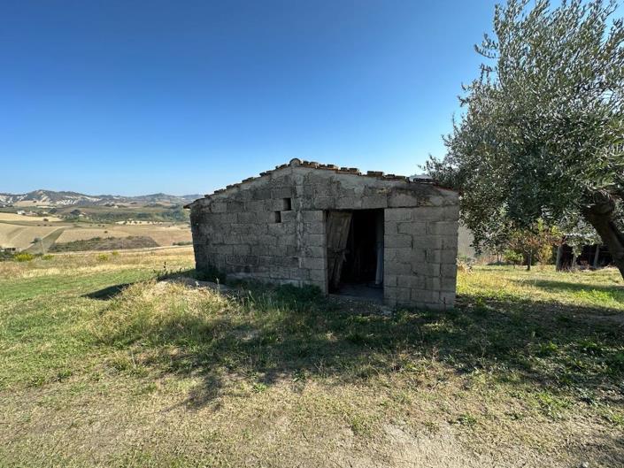 Image No.18-3 Bed Country House for sale