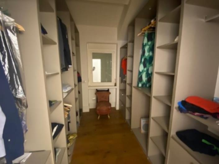 Image No.24-8 Bed Villa / Detached for sale